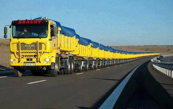 長ぁああああい！でも貨物列車じゃないよ。オーストラリアのトラック「ロードトレイン」の長さが想像を絶っしすぎて失神