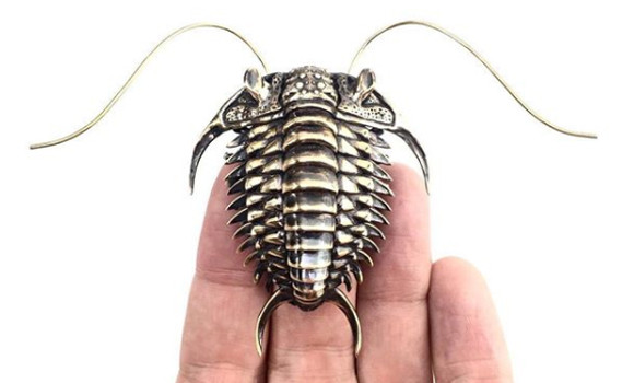 三葉虫やスカラベなど、魅惑の古代昆虫を、生物学者が生物学的に正確に再現した彫刻をブロンズで作ってみた