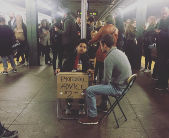 心に闇を抱える大人たちの相談相手は11歳の少年セラピスト。ニューヨークの地下鉄構内で毎週日曜日に営業中