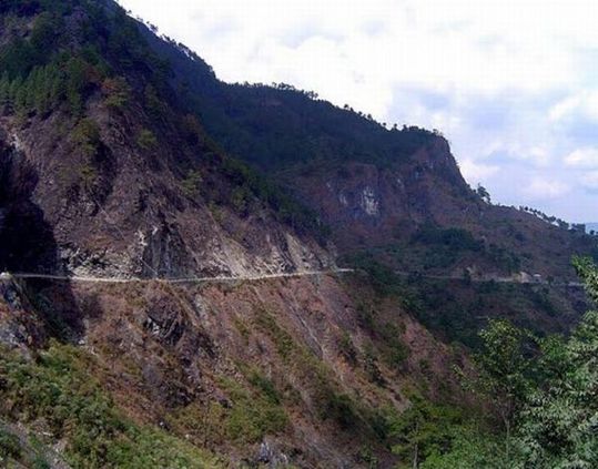 most_dangerous_roads_in_the_world_21