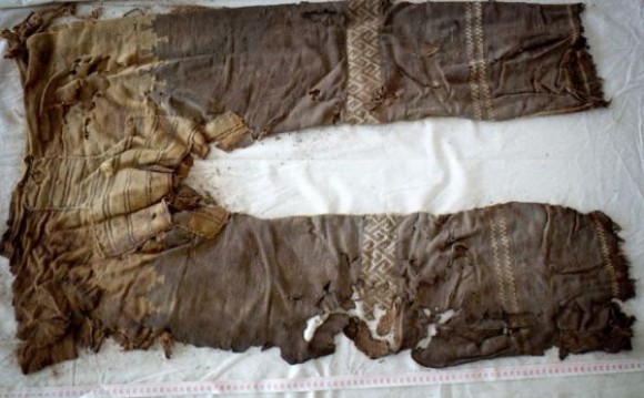 約3300年前にシャーマンが着用していたズボンが出土、世界最古の可能性（新疆ウイグル自治区）