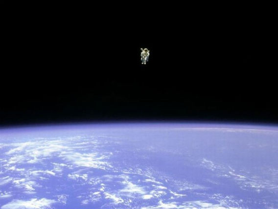 first_untethered_free_flight_02