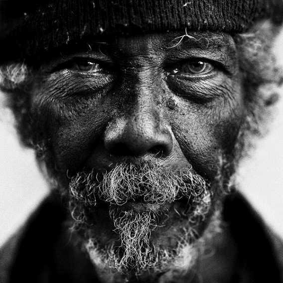 amazing_black_and_white_photos_of_the_homeless_640_06