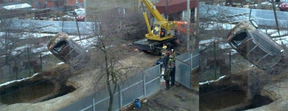 地獄のゲートを開いてしまった。陥没穴に飲み込まれた車の救出大作戦（ロシア）