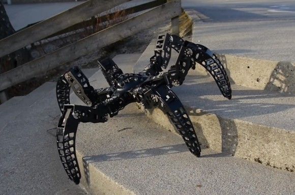 3Dプリンターで製作したクモそっくりの六本脚のロボットの動きがセクシー・スパイダー。