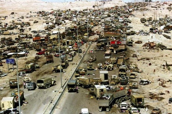 撤退中のイラク兵を狙い民間人もろとも集中爆撃。イラク「死のハイウェイ」を記録した写真と映像