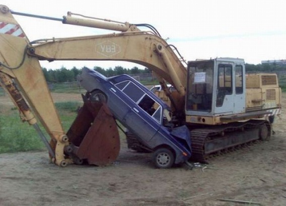 weird_car_crashes_640_07