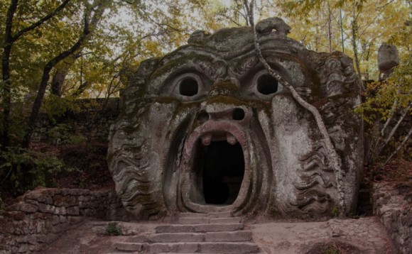 400年の眠りから覚めた悲しき怪物たち。イタリア、ボマルツォの怪物公園
