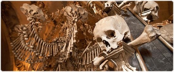 1万人分の人骨で作られた、チェコ「セドレツ納骨堂」
