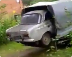 ロシア式、トラックに乗用車を積む方法