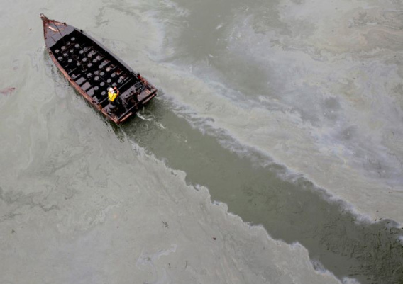 cleaning_dalian_harbor_10