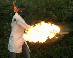 炎のテニスボールを打つとこうなる的炎上スローモーション映像