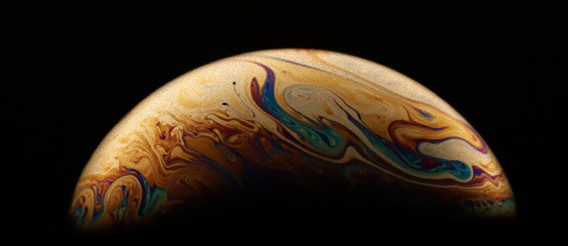 シャボン玉の表面を接写した写真が、魅惑の惑星プラネット！