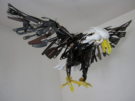 recycled-plastic-sculptures10