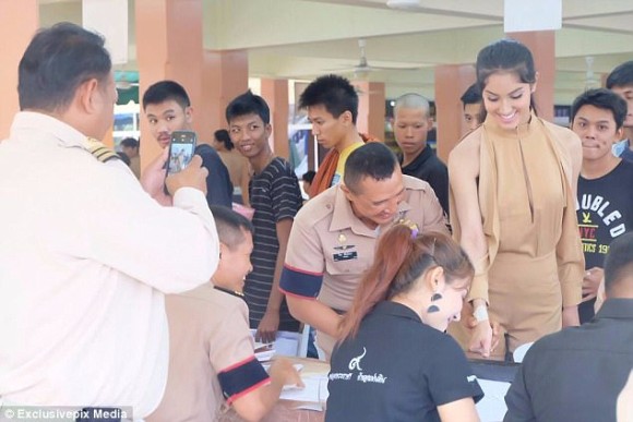 タイのトランスジェンダー徴兵事情。男性にまじって徴兵検査を受けるミスターレディーたち、その理由とは？