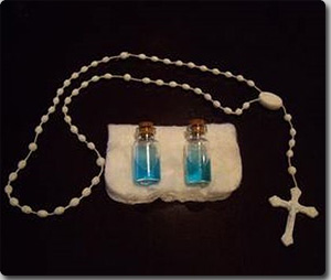 家にいた幽霊を封じ込めた小びん、18万円で落札される（ニュージーランド）