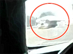 トラックが運んでいる物体はまさかのUFO?政府エージェントに護衛されながら運ばれてくる円盤型の謎物体（アメリカ）