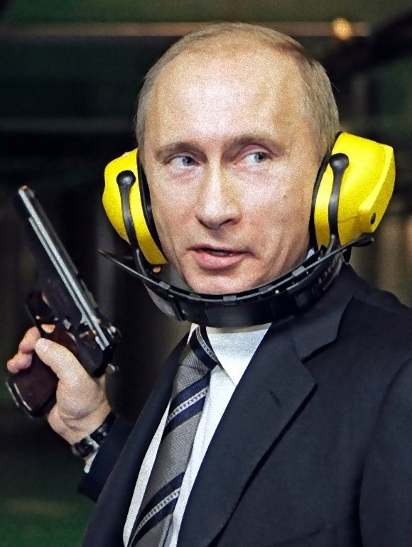  ピストルを握るプーチン大統領