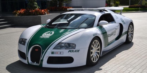 ドバイ警察、夢のスーパーカーシリーズ。世界最速を誇るブガッティ・ヴェイロンがラインナップに加わった。