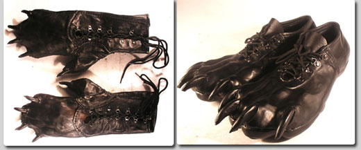 カルトな革製品、ツメ付手袋・靴に合わせてつけたい奇妙ヘルム