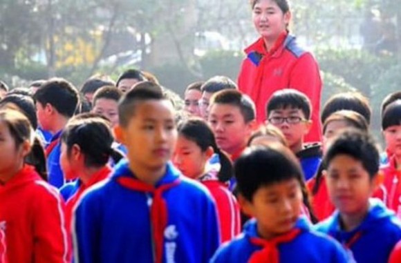 11歳で2メートル10センチ 世界一背の高い少女 中国 18年12月17日 Biglobeニュース