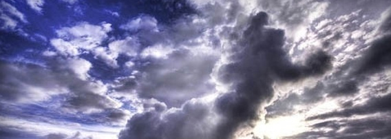 雲っていいよね！大空のキャンパスに描かれたドラマチックな雲