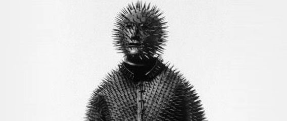1800年代に使用されたとされるロシアの対クマ用防護服が、ピンヘッドを軽く超えるレベル