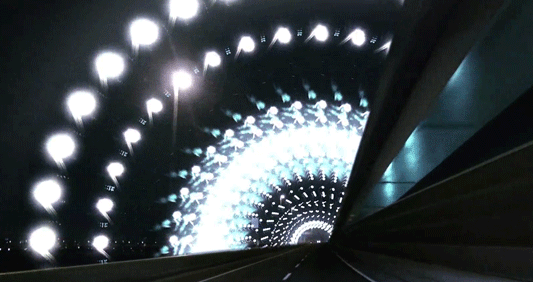 ドライブ中の幻覚世界、夜のライトが万華鏡のように回り始める幻想的なワープループ映像「Eye know」