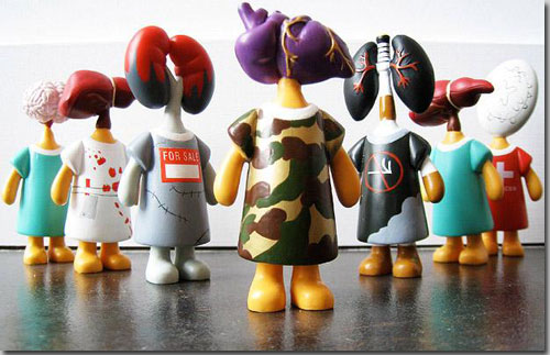 臓器ヘッドのフィギアたち