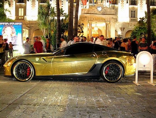 gold_ferrari_15