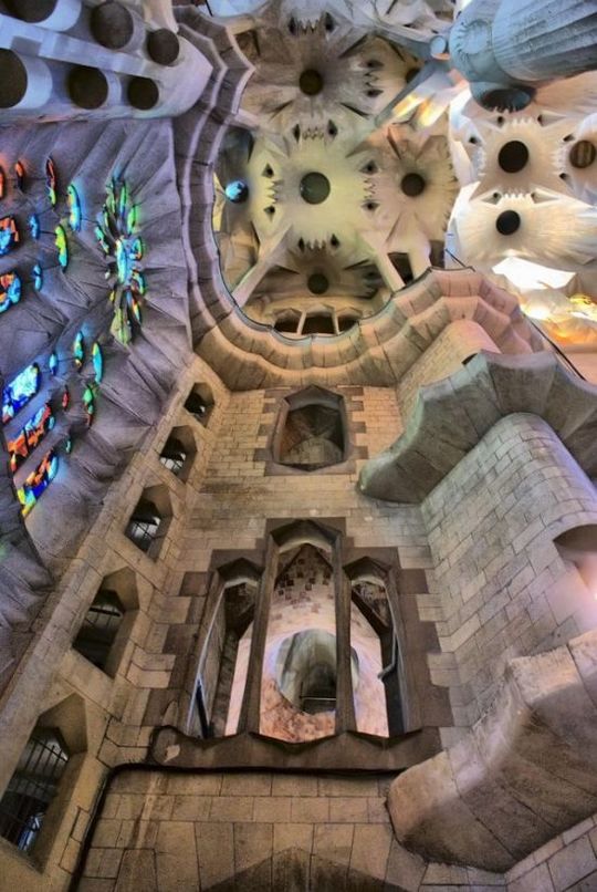 temple_expiatori_de_la_sagrada_familia_in_barcelona_17