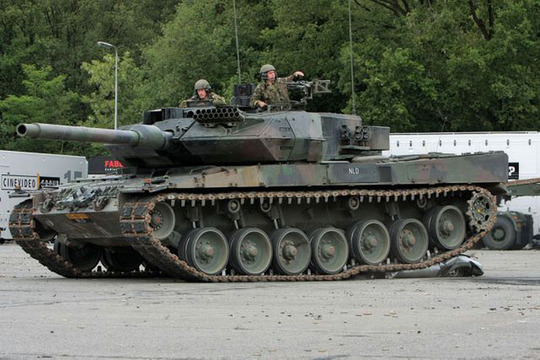 tank_vs_car_04