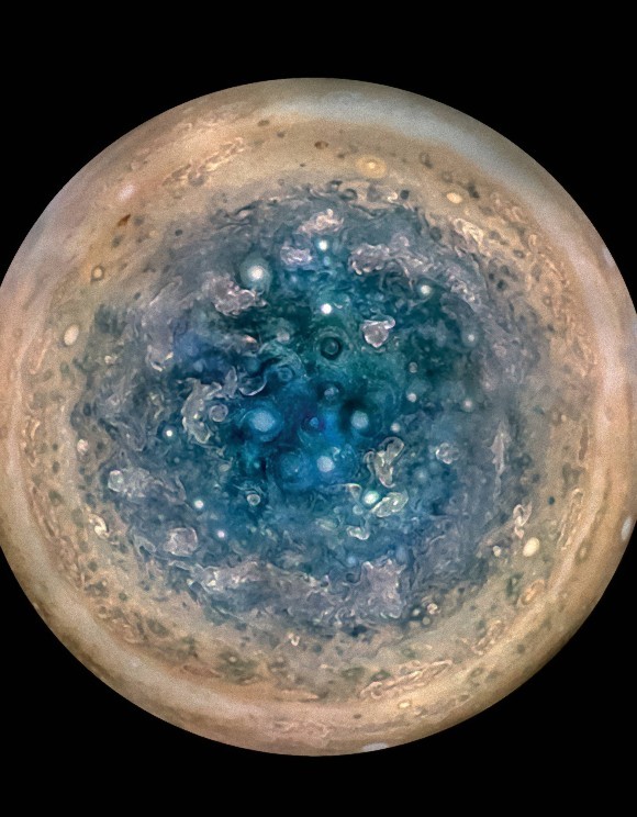 大迫力！NASAの探査機が撮影した木星の台風