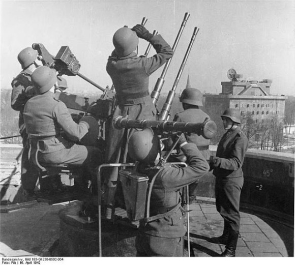 第二次世界大戦中、ドイツ空軍が都市防衛の為に作り上げた高射砲塔「フラークタワー」