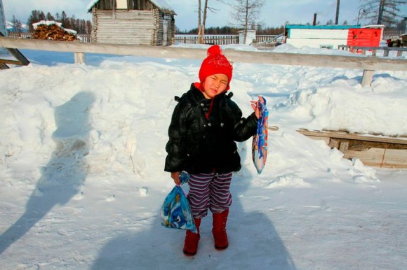 おばあちゃんが冷たくて動かない。おばあちゃんを救うためマイナス24度の中、3時間も歩き続けた4歳の少女（ロシア）