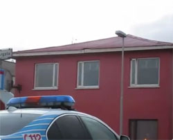 風VS屋根（アイスランド）