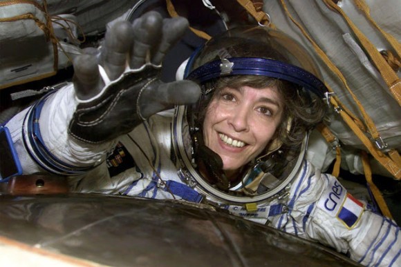 エイリアンの存在を示唆しているのか？自殺未遂を図った際にフランスの女性宇宙飛行士が口走った「地球は警告されるべきよ！」