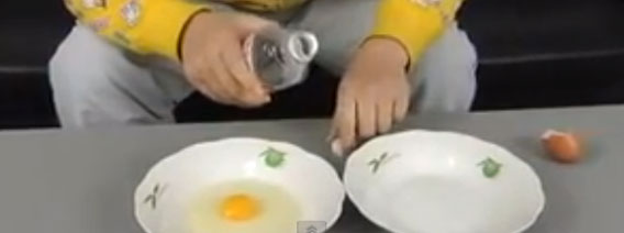 これは簡単!卵の黄身と白身を一瞬で分離する方法