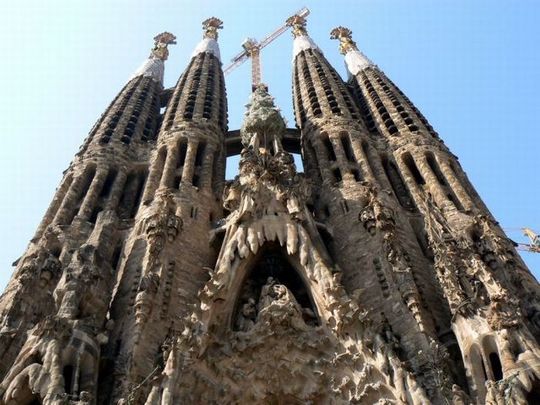 temple_expiatori_de_la_sagrada_familia_in_barcelona_01