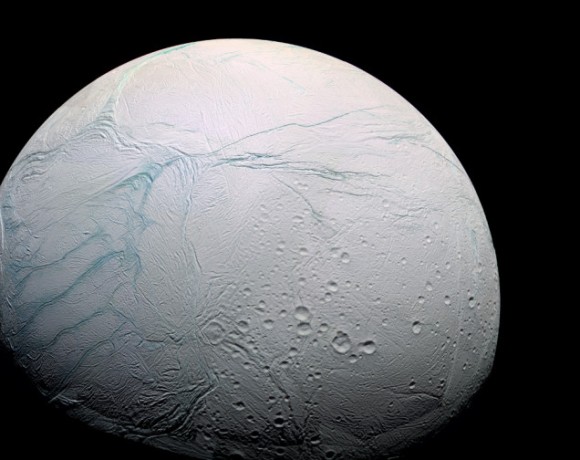 やはりあったか！土星の衛星「エンケラドス」に液体の海の存在が明らかに（国際研究）