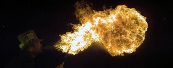 炎を操りし者、口で火を吹く「ファイアァアアア!」を高画質スローモーションで