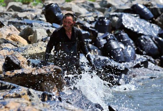 cleaning_dalian_harbor_34