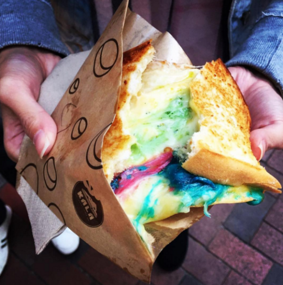 rainbow-grilled-cheese4-600x605_e