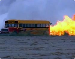 進め！火を噴くスクールバス！！「ジェット・スクールバス」