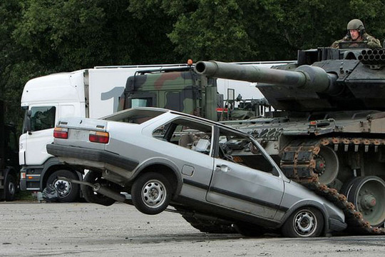 tank_vs_car_01