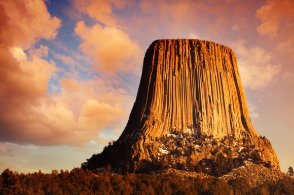 断崖絶景！目を見張る自然のモノリス　世界10の火山岩栓