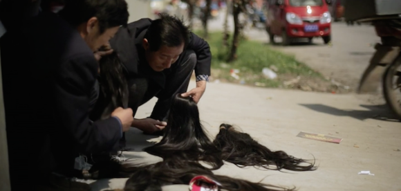 人毛から工芸品。中国山東省での人毛市場から工場へ運ばれた髪の毛が工芸品に変わるまで「Hair Highway」