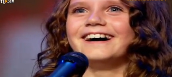 オランダの9歳少女の天使の歌声。透き通った声で歌い上げるオペラ「アリア」に鳥肌必至