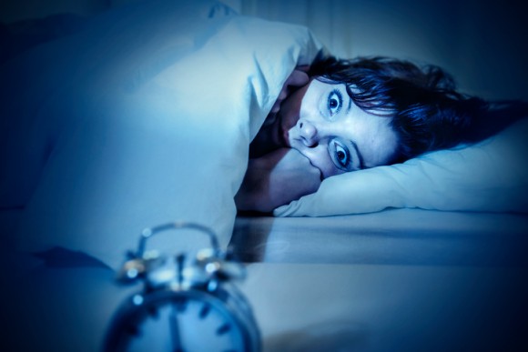 うつで不眠になるのではなく、不眠がうつを作る可能性。不眠治療で不安症やうつの症状が緩和されることを確認（英研究）