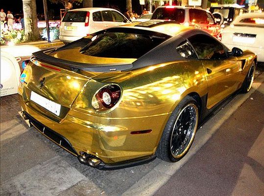 gold_ferrari_18